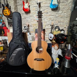 Alvarez Guitars LJ2E Artist Series ( Mini Jumbo Travel Guitar)