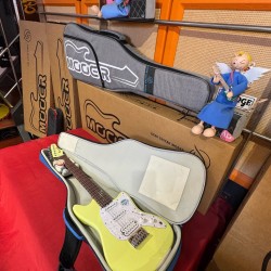 Mooer Guitars MLT10 (Travel/ Short Scale) CANDY YELLOW 2025 Super Light 2,5Kg