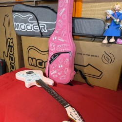 Mooer Guitars MLT10 (Travel/ Short Scale) CANDY PINK 2025 Super Light 2,5Kg