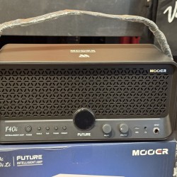MOOER F40i BLACK  INTELLIGENT AMP (Guitar Bass Voice) Interface