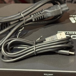 MOOER F40i BLACK  INTELLIGENT AMP (Guitar Bass Voice) Interface