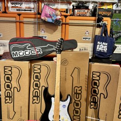 MOOER GUITARS MSC 10 PRO BLACK White Pearl Pickguard   HSS W/ Bag (Stock REAL NO Virtual)