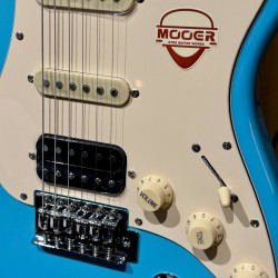MOOER GUITARS MSC 10 PRO DAPHNE BLUE HSS W/ Bag (Stock REAL NO Virtual)