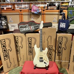 MOOER GUITARS MSC 10 PRO VINTAGE WHITE HSS W/ Bag