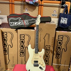 MOOER GUITARS MSC 10 PRO VINTAGE WHITE  HSS W/ Bag (Stock REAL NO Virtual)