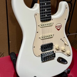 MOOER GUITARS MSC 10 PRO VINTAGE WHITE  HSS W/ Bag (Stock REAL NO Virtual)