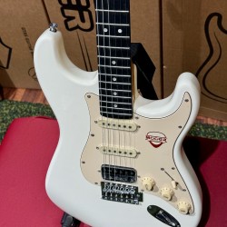 MOOER GUITARS MSC 10 PRO VINTAGE WHITE  HSS W/ Bag (Stock REAL NO Virtual)