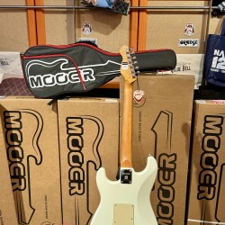 MOOER GUITARS MSC 10 PRO VINTAGE WHITE  HSS W/ Bag (Stock REAL NO Virtual)