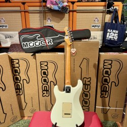 MOOER GUITARS MSC 10 PRO VINTAGE WHITE  HSS W/ Bag (Stock REAL NO Virtual)