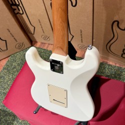 MOOER GUITARS MSC 10 PRO VINTAGE WHITE  HSS W/ Bag (Stock REAL NO Virtual)