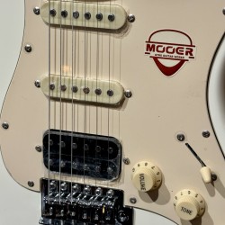 MOOER GUITARS MSC 10 PRO VINTAGE WHITE  HSS W/ Bag (Stock REAL NO Virtual)
