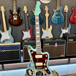 Guitarra Electrica Vintage Guitars V65 30 Anniversary Custom Art Paint “ Surf & Calaveritas” 1 of 1 LTD 2026 - Sea Foam Green