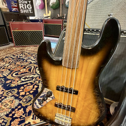 Bajo Vintage Guitars LVJ74 Pro Guitars UNIQUE JAZZ BASS Fretless 2026 Sunburst Gaucher/Zurdo Exclusive Al’s Music Factory
